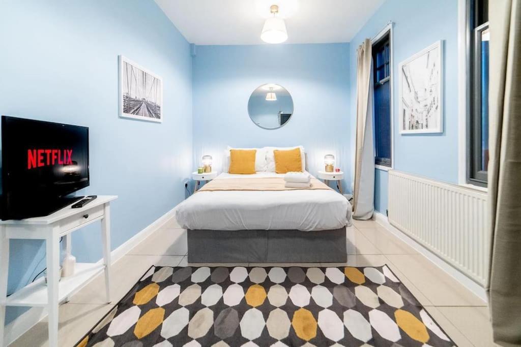2 Bedroom Apartment Лондон Экстерьер фото
