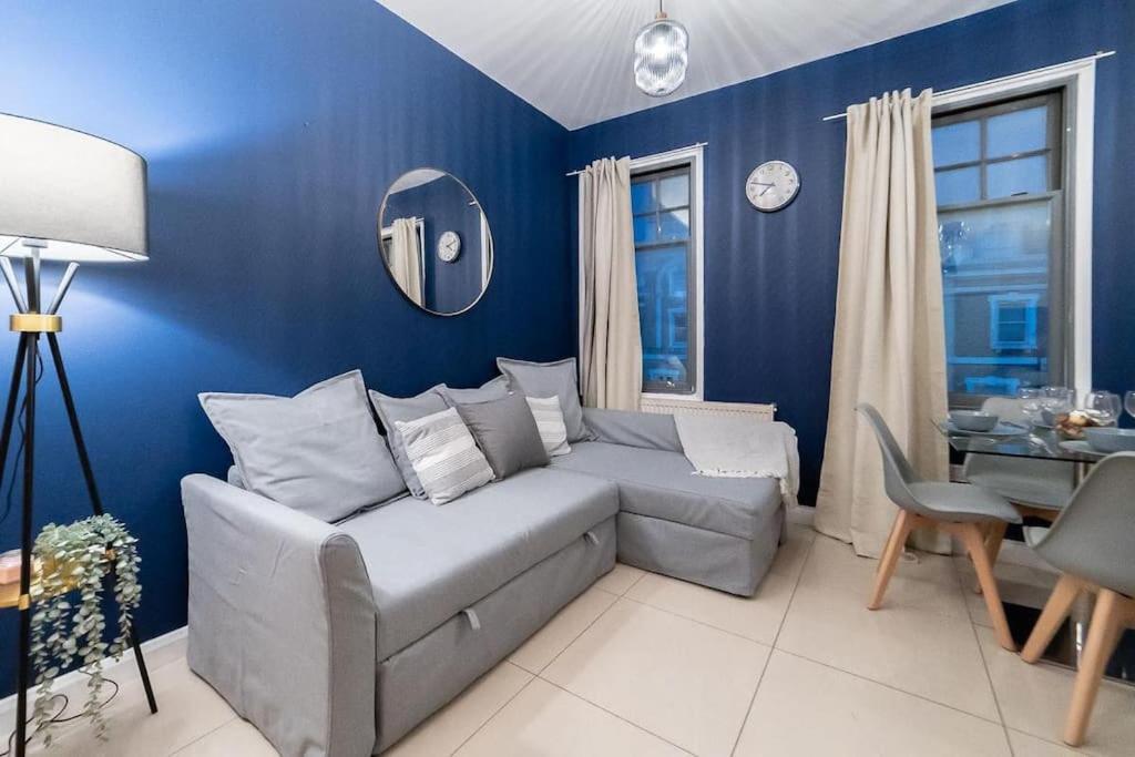 2 Bedroom Apartment Лондон Экстерьер фото