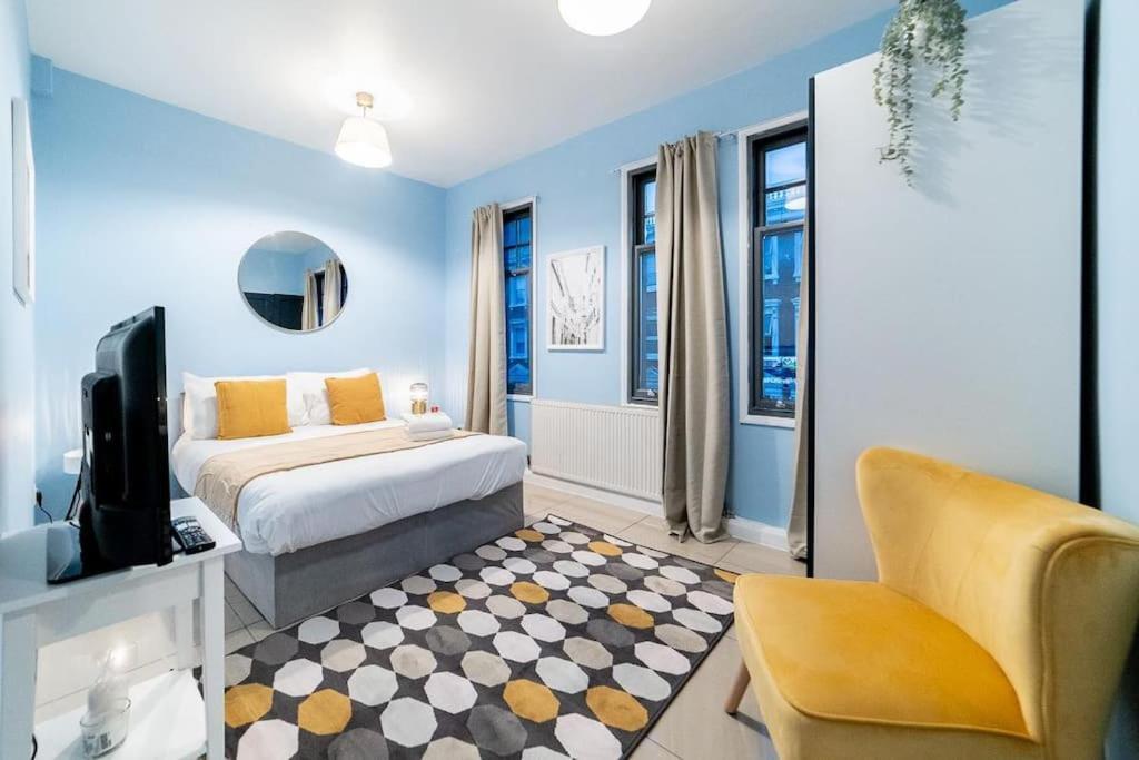 2 Bedroom Apartment Лондон Экстерьер фото