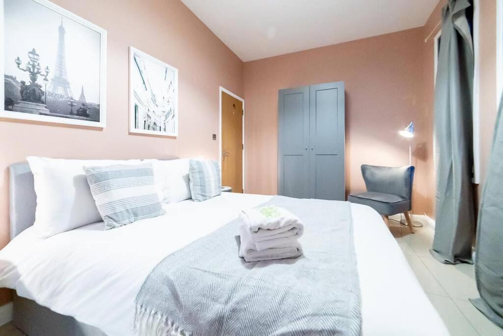 2 Bedroom Apartment Лондон Экстерьер фото