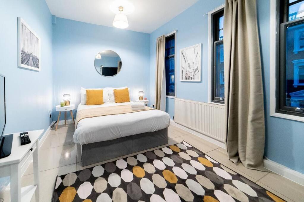2 Bedroom Apartment Лондон Экстерьер фото