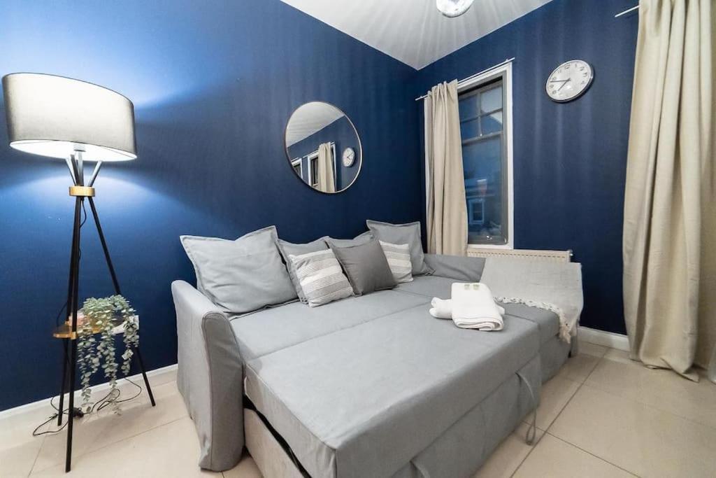 2 Bedroom Apartment Лондон Экстерьер фото