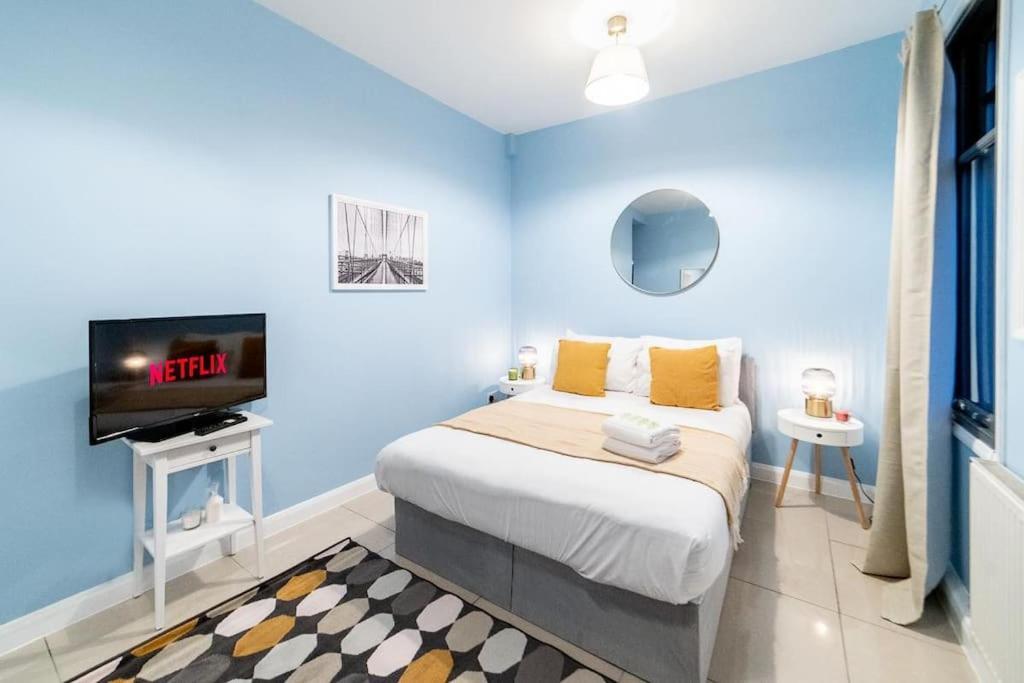 2 Bedroom Apartment Лондон Экстерьер фото